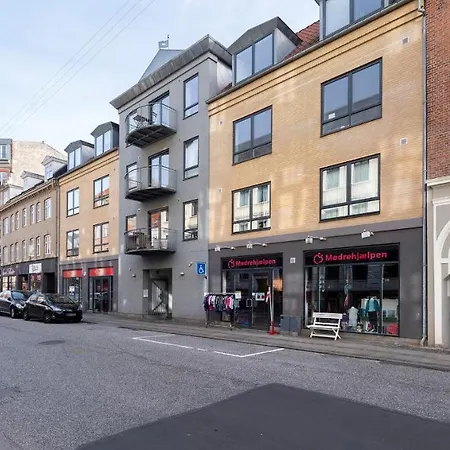 Aday - 4 Center 아파트 올보르